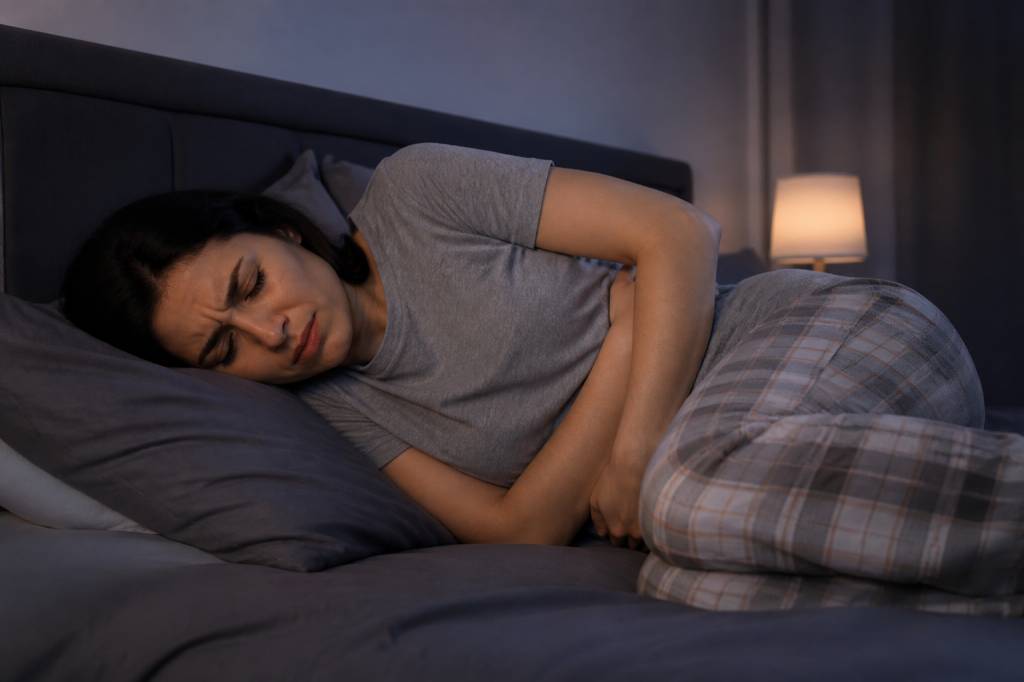 Maux de ventre le soir : causes possibles et solutions pour mieux dormir