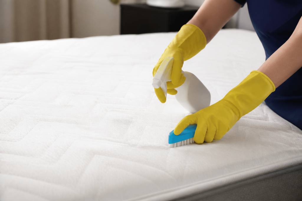 Comment nettoyer un matelas en mousse efficacement et sans l’abîmer