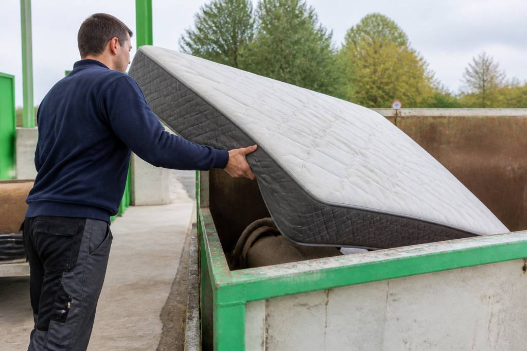 Matelas déchetterie : où déposer son ancien matelas ?