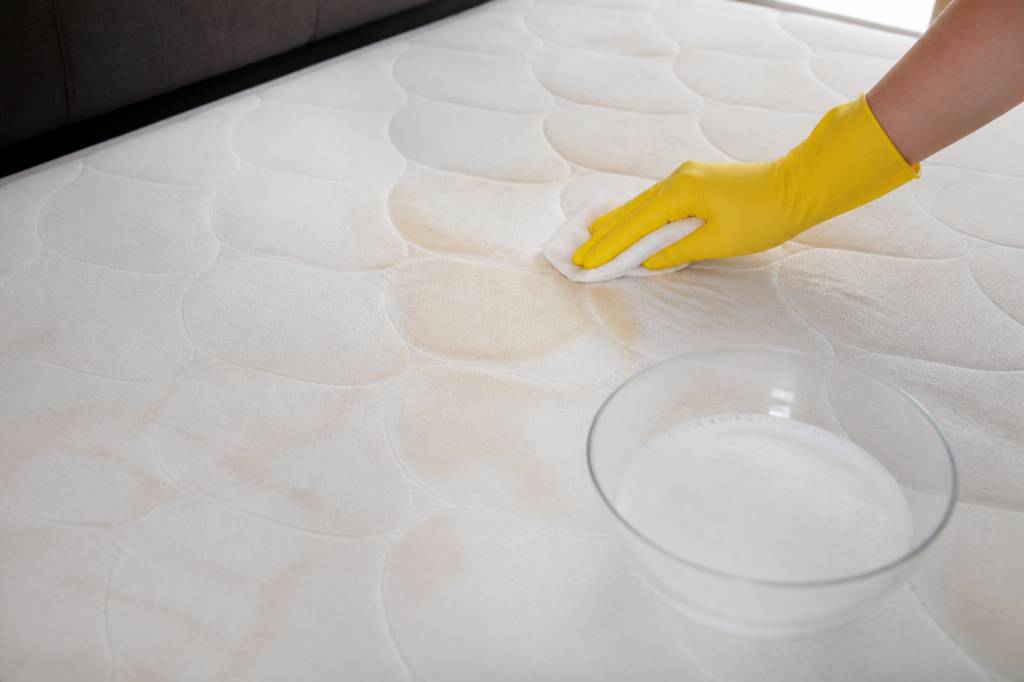 Comment enlever les taches jaunes sur un matelas