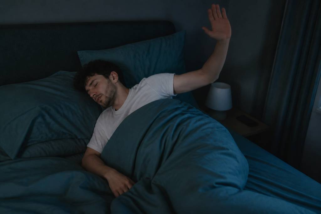 Secousses hypniques : causes, symptômes et solutions pour mieux dormir
